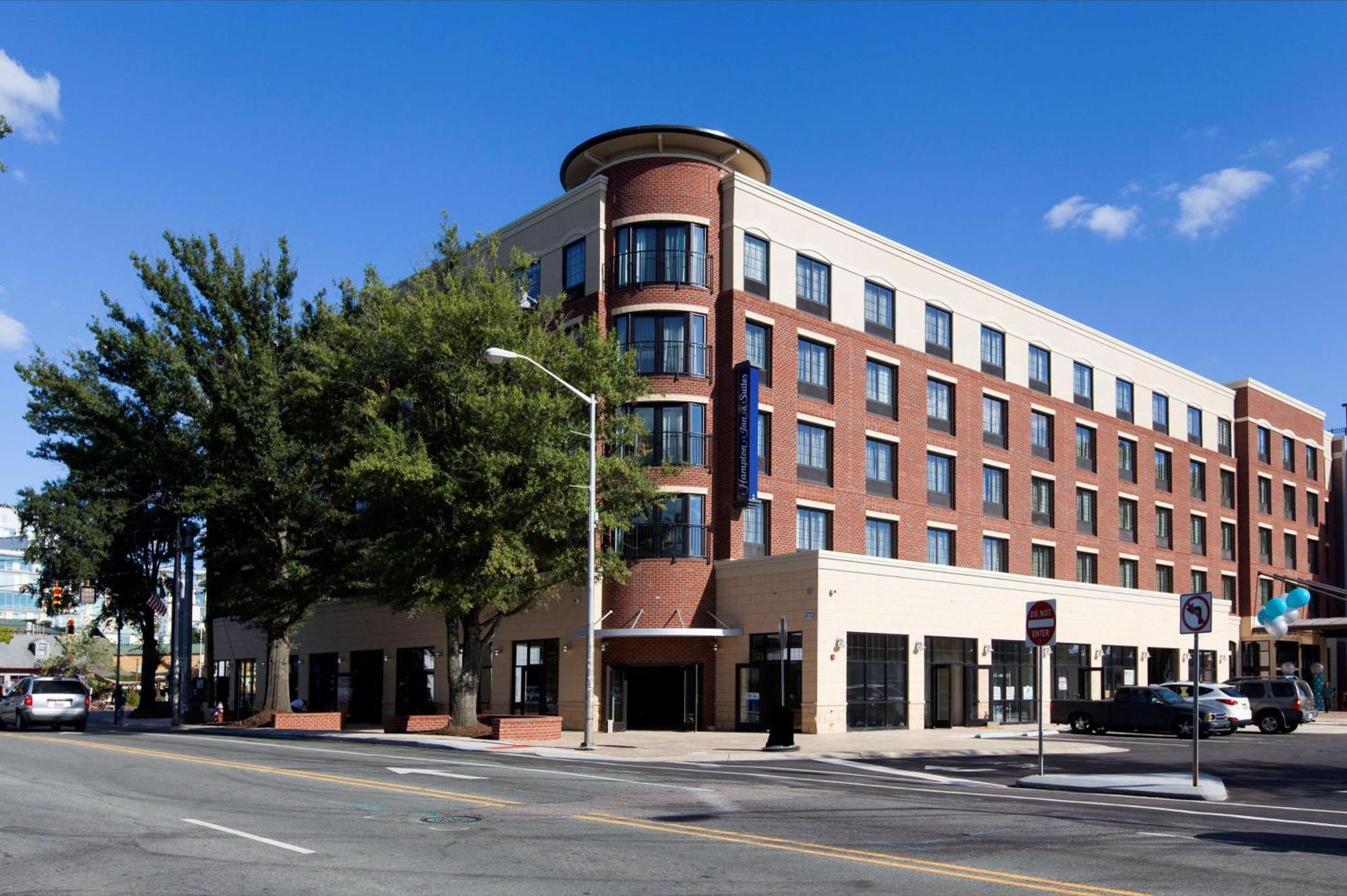 Hampton Inn & Suites Chapel Hill/Carrboro Exterior photo